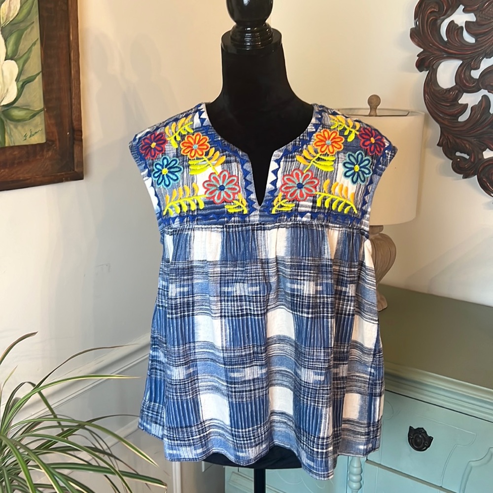 Ivy Jane Embroidered sleeveless top/ slightly oversized XS